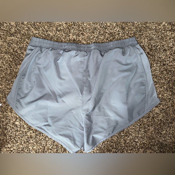 Gray Underarmor shorts - Picture 2 of 3